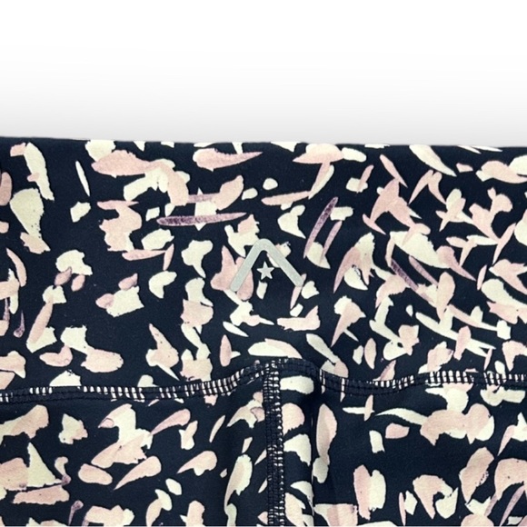 Rockwear Capri Leggings Black White and Lavender Pattern Gymwear Activewear - Picture 8 of 10